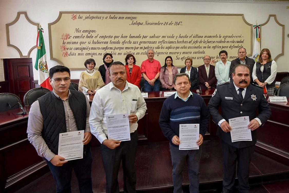 Rinden protesta nuevos funcionarios municipales en Xalapa