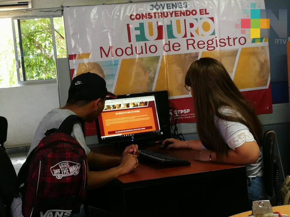 Becarios desean continuar en programa Jóvenes Construyendo el Futuro: Manuel Huerta