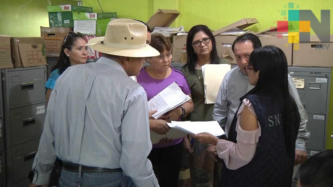 Vecinos se quejan contra Grupo MAS ante Profeco; llevan muestras de agua