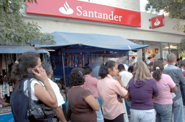 Bancos y Bolsa Mexicana suspenden operaciones este lunes por feriado