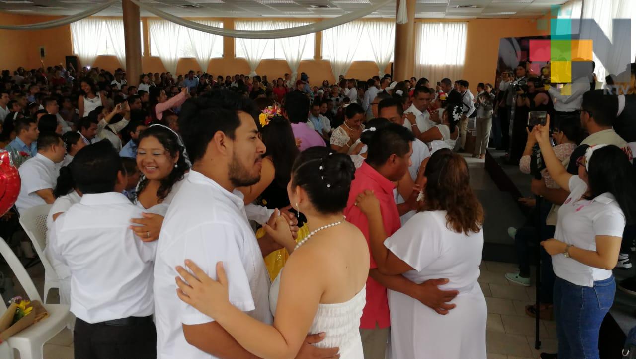 Se casan 389 parejas en Coatzacoalcos