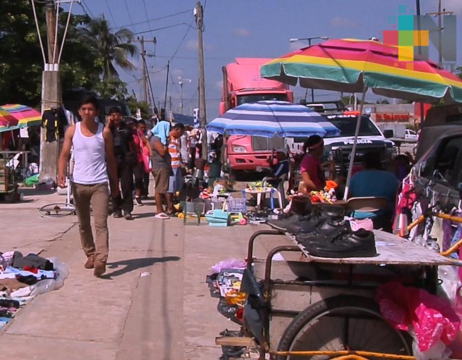 Continúa regularización de comerciantes ambulantes en diferentes puntos de Coatzacoalcos