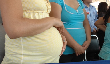 Auxilia INM a 104 mujeres migrantes embarazadas en lo que va de 2022