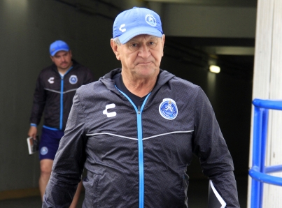 Club Puebla anuncia cese de Enrique Meza de la dirección técnica