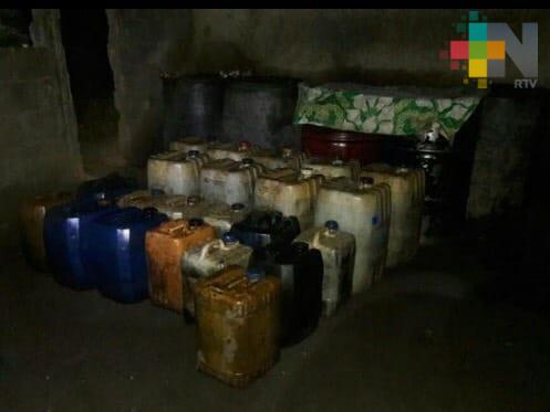 Aseguran dos tomas clandestinas y huachicol, en el sur de Veracruz