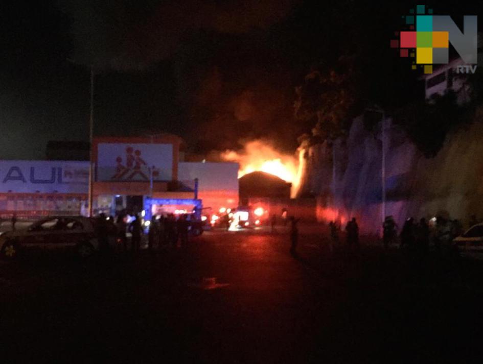 Se incendia tienda Chedraui en San Andrés Tuxtla
