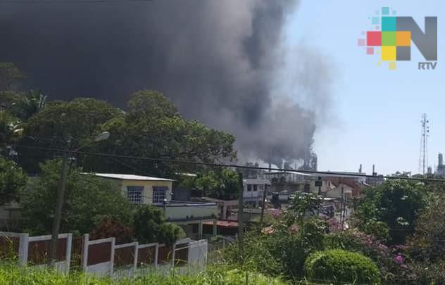 Se reporta incendio en caldera de la refinería Lázaro Cárdenas; no hay lesionados