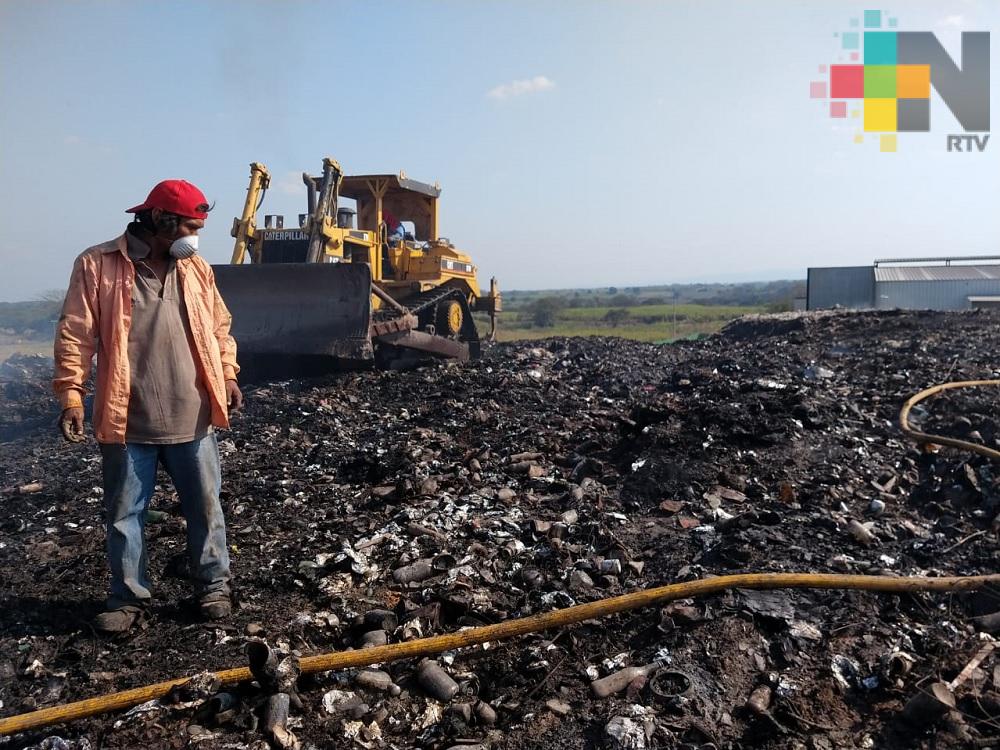 Coadyuvan Sedema y PC en mitigación del incendio en basurero de Cuitláhuac