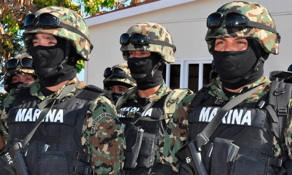 Marinos capturan a dos presuntos cobradores de piso en Veracruz