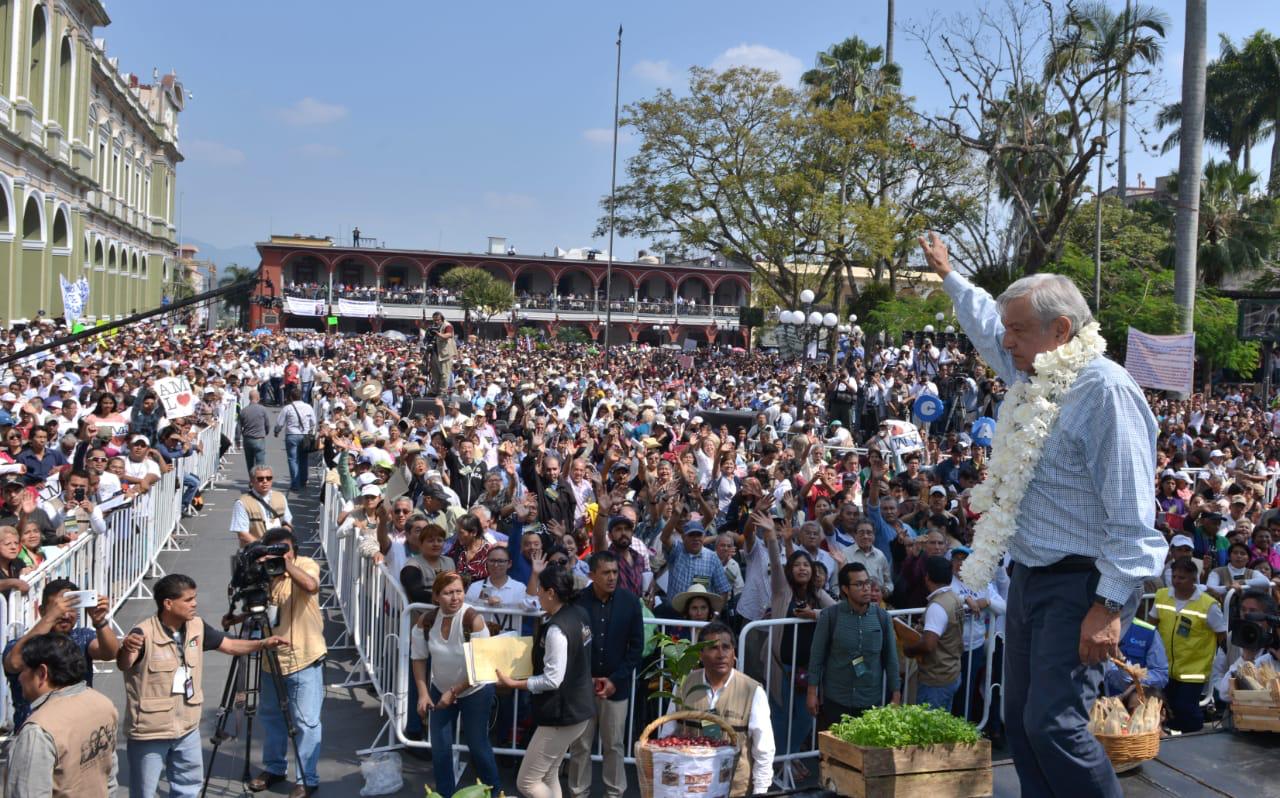 Se compromete el presidente López Obrador con sectores en crisis