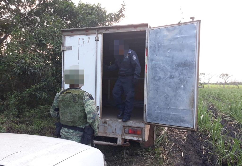 Recuperan fuerzas del orden 3 vehículos, hay 5 detenidos