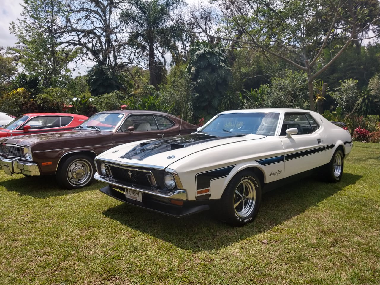 Gran éxito tuvo la exhibición de autos clásicos en Coatepec