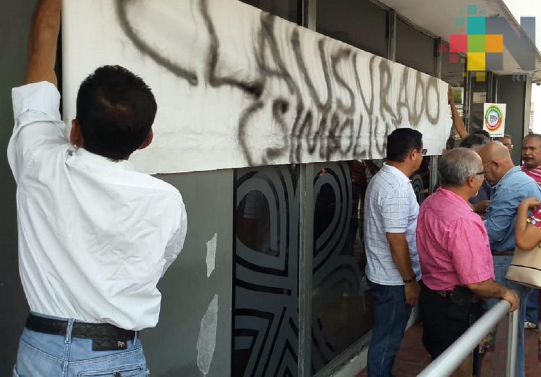 Clausuran de manera simbólica oficinas del Grupo MAS en Veracruz