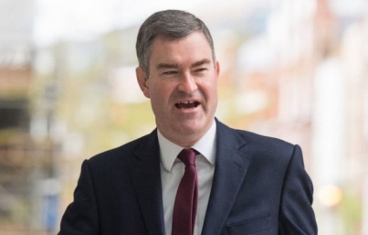 May tendría que apoyar un Brexit suave si el parlamento lo aprueba