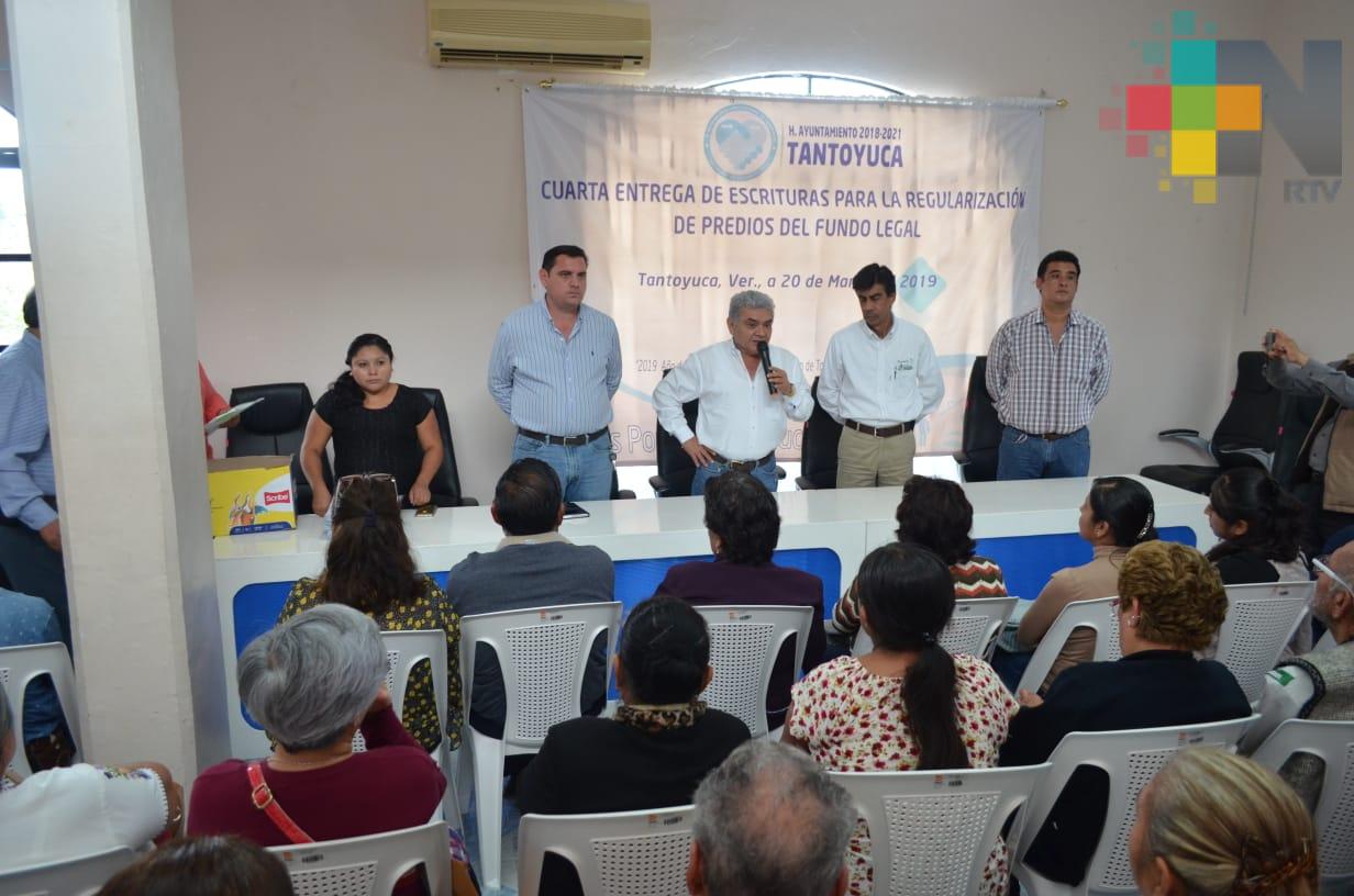 Dueños de predios en Tantoyuca reciben escrituras