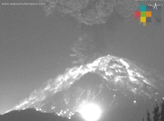 Volcán Popocatépetl emite explosión con material incandescente y ceniza; se percibió en Veracruz