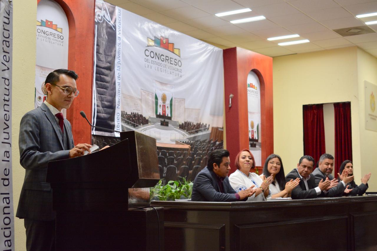 Participan 50 jóvenes en primer simulador del poder Legislativo del estado de Veracruz