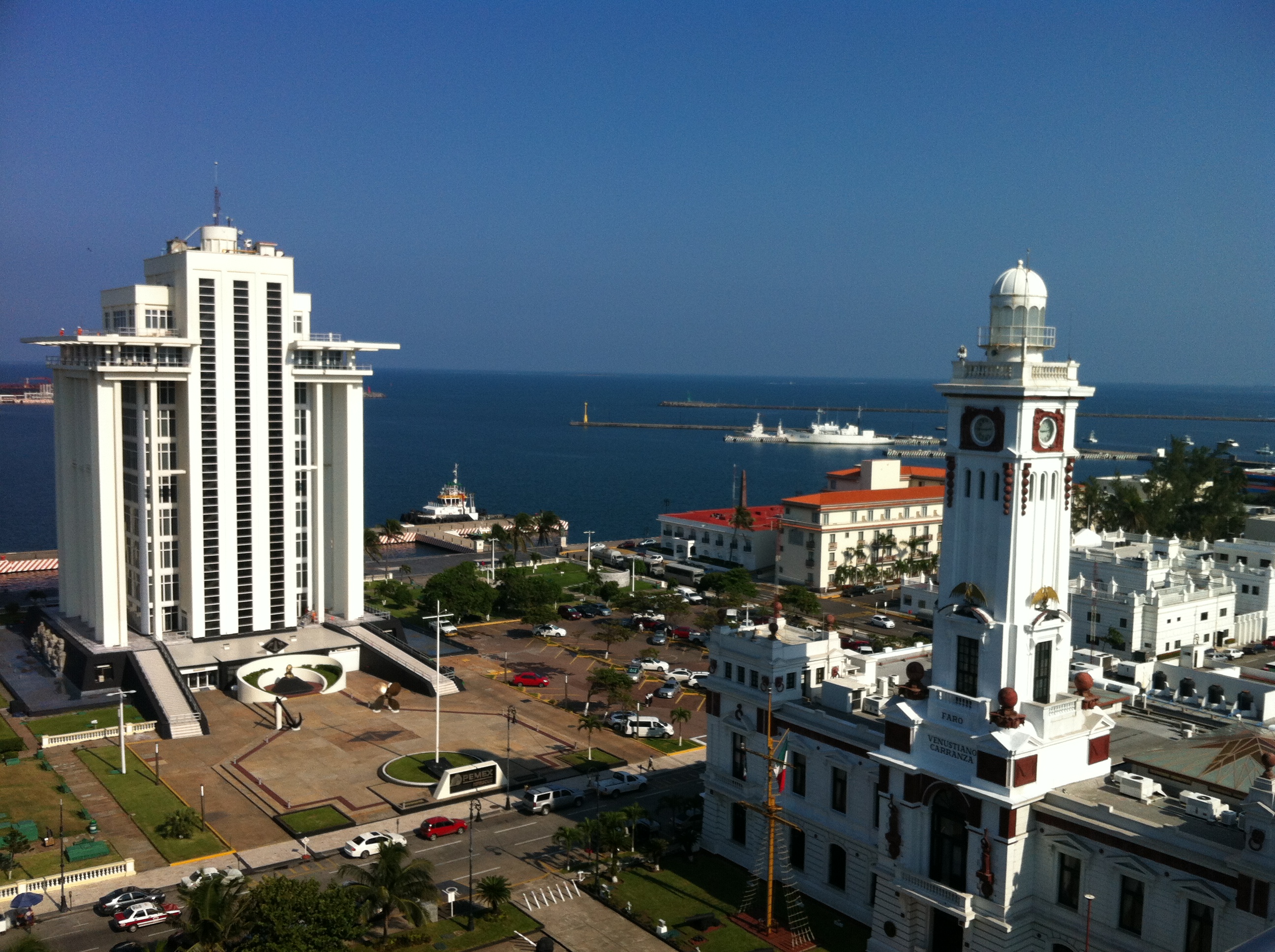 Torre de Pemex y  Faro Venustiano Carranza