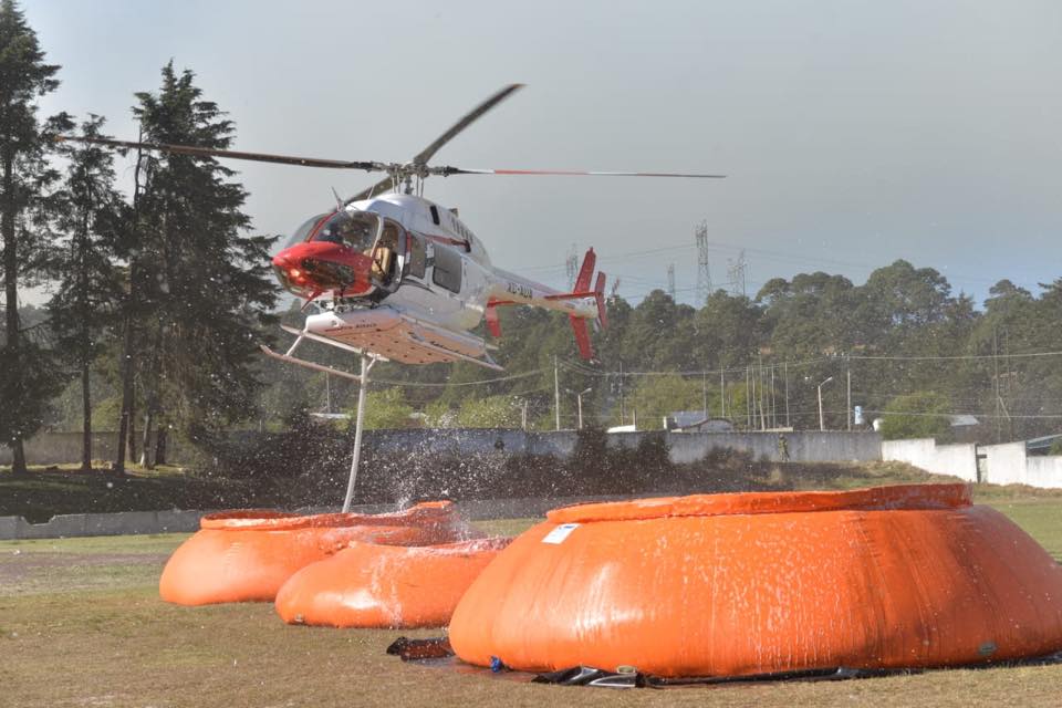Gran despliegue de fuerzas de tarea laboran para apagar el incendio en Las Vigas