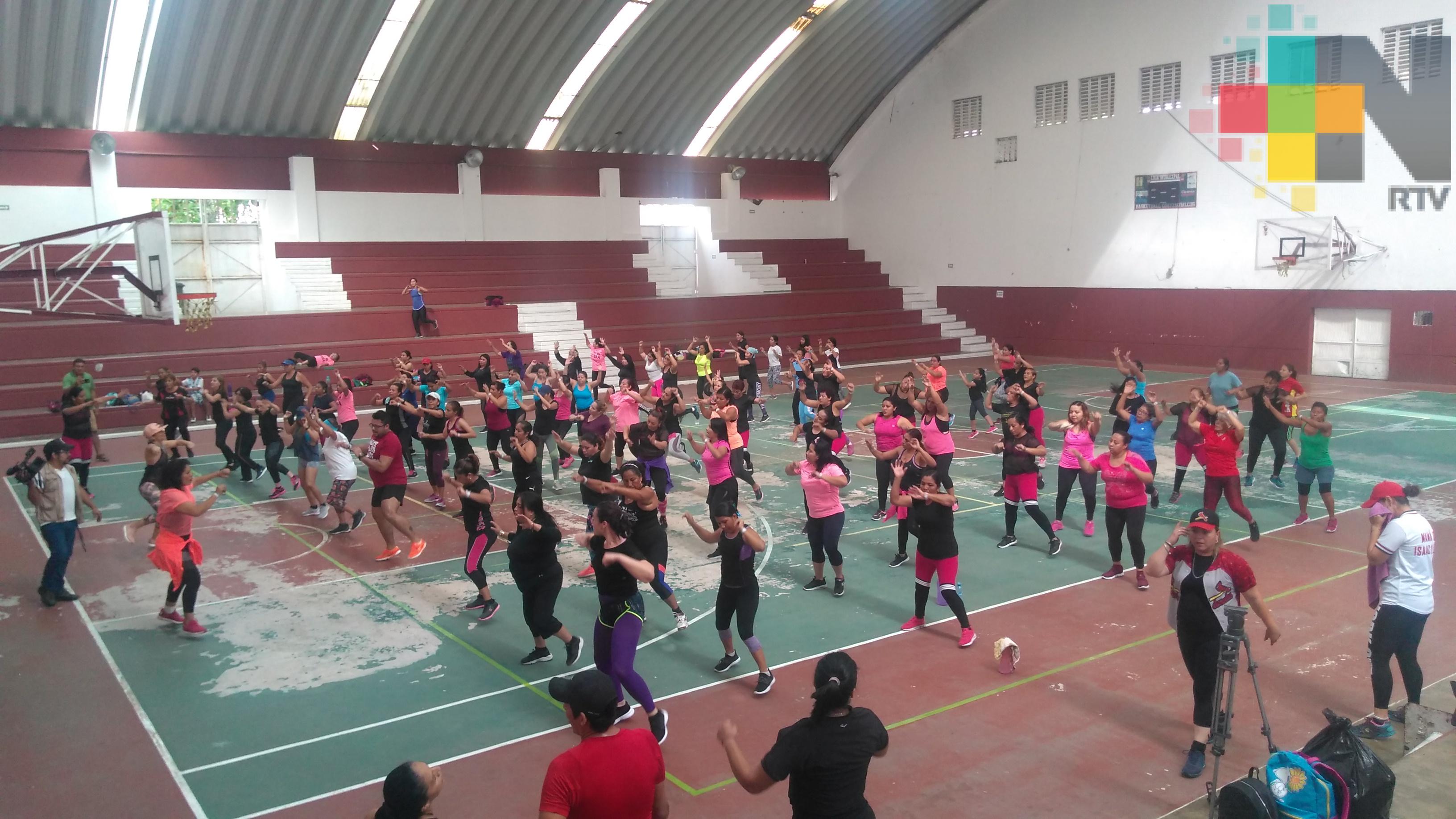 Realizaron zumba con causa, en apoyo a equipo infantil de beisbol