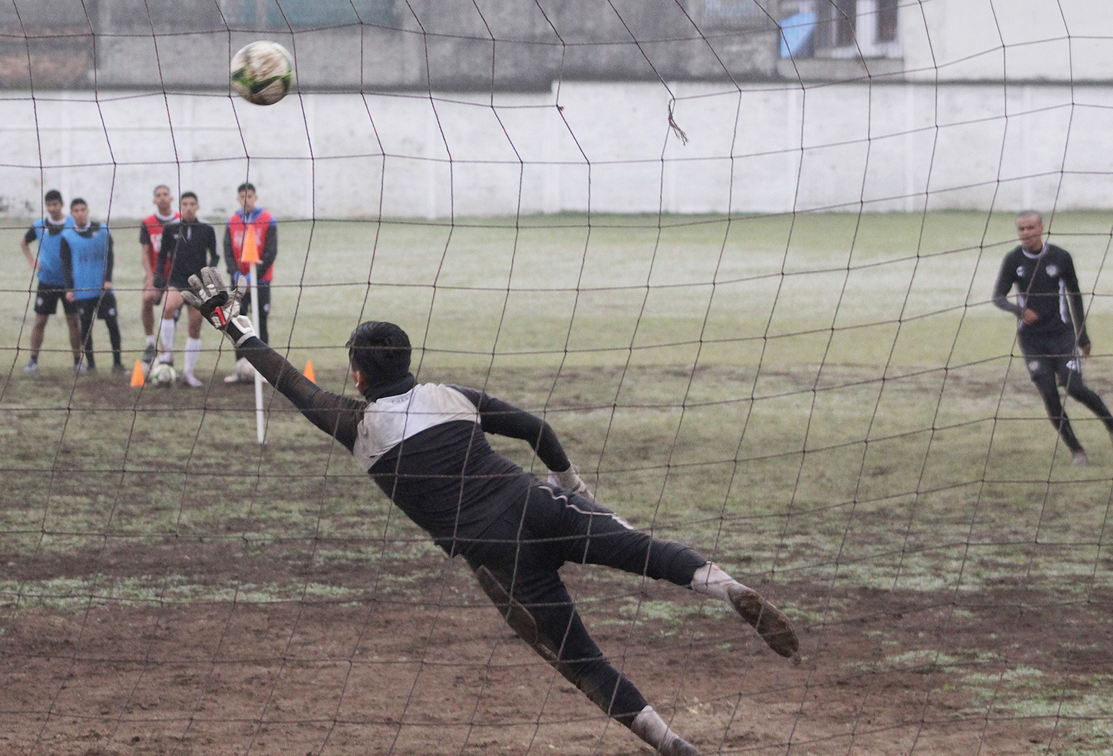 Albinegros quiere mantener el invicto en Tercera División