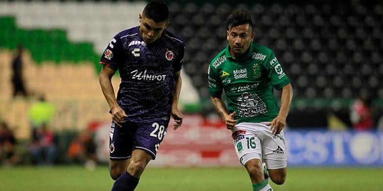 León vence al Veracruz 2-0 y lo desciende