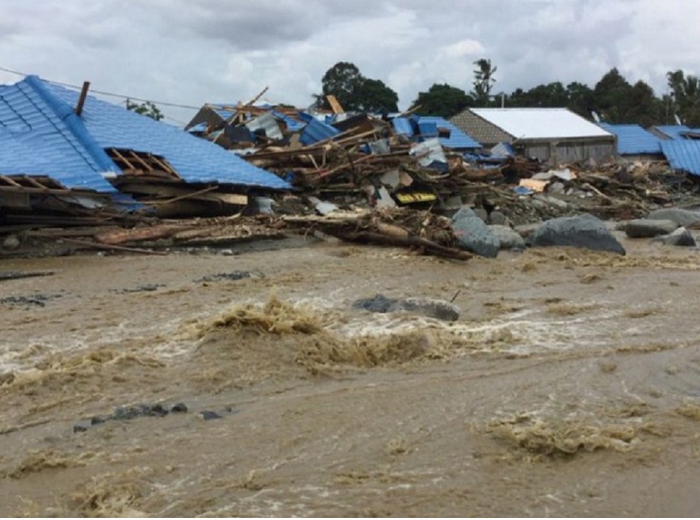 Inundaciones en Indonesia dejan 61 muertos