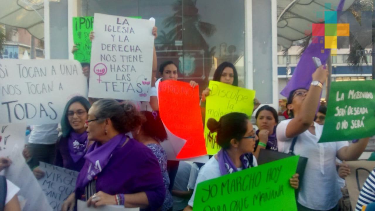 Marchan por la igualdad de género, en el puerto de Veracruz
