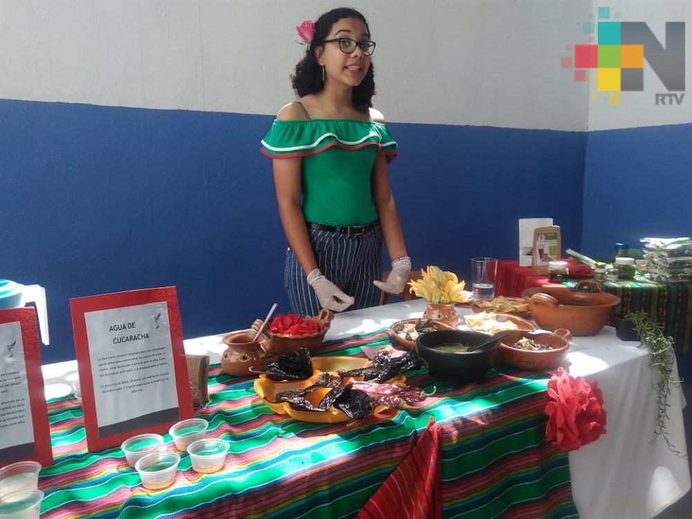 Estudiantes de Veracruz ofrecen muestra gastronómica de platillos prehispánicos