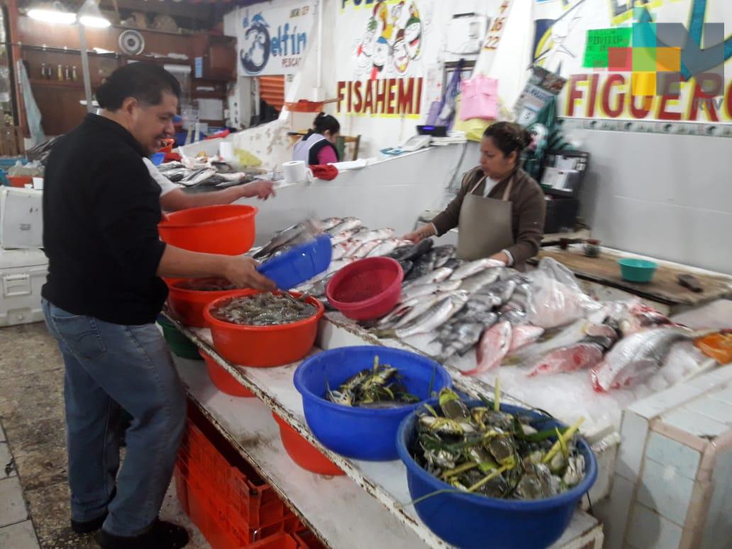 Registran bajas ventas de pescados y mariscos en Martínez de la Torre