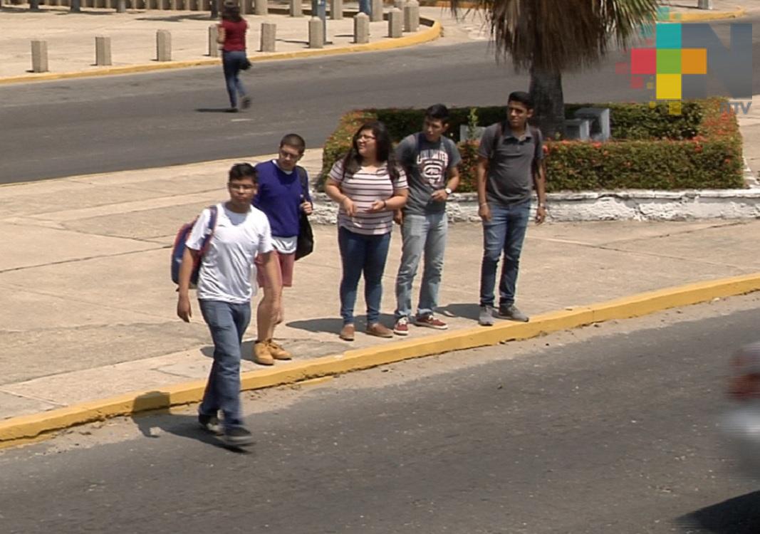 Porteños arriesgan su vida al cruzar las avenidas sin utilizar puentes peatonales