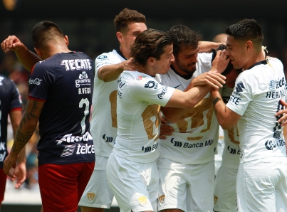 Pumas vence a un Chivas que sigue en crisis y con Cardozo en duda