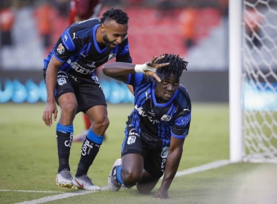 Querétaro se resiste a ser último y derrota a Xolos en Liga MX