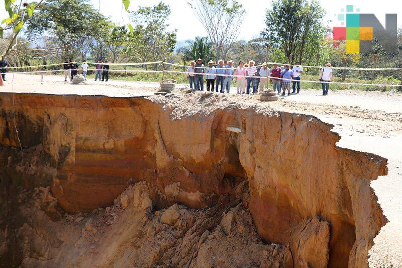 Desdeñados por Julen Rementería, hoy habitantes de Santiago Sochiapan son atendidos por la SIOP