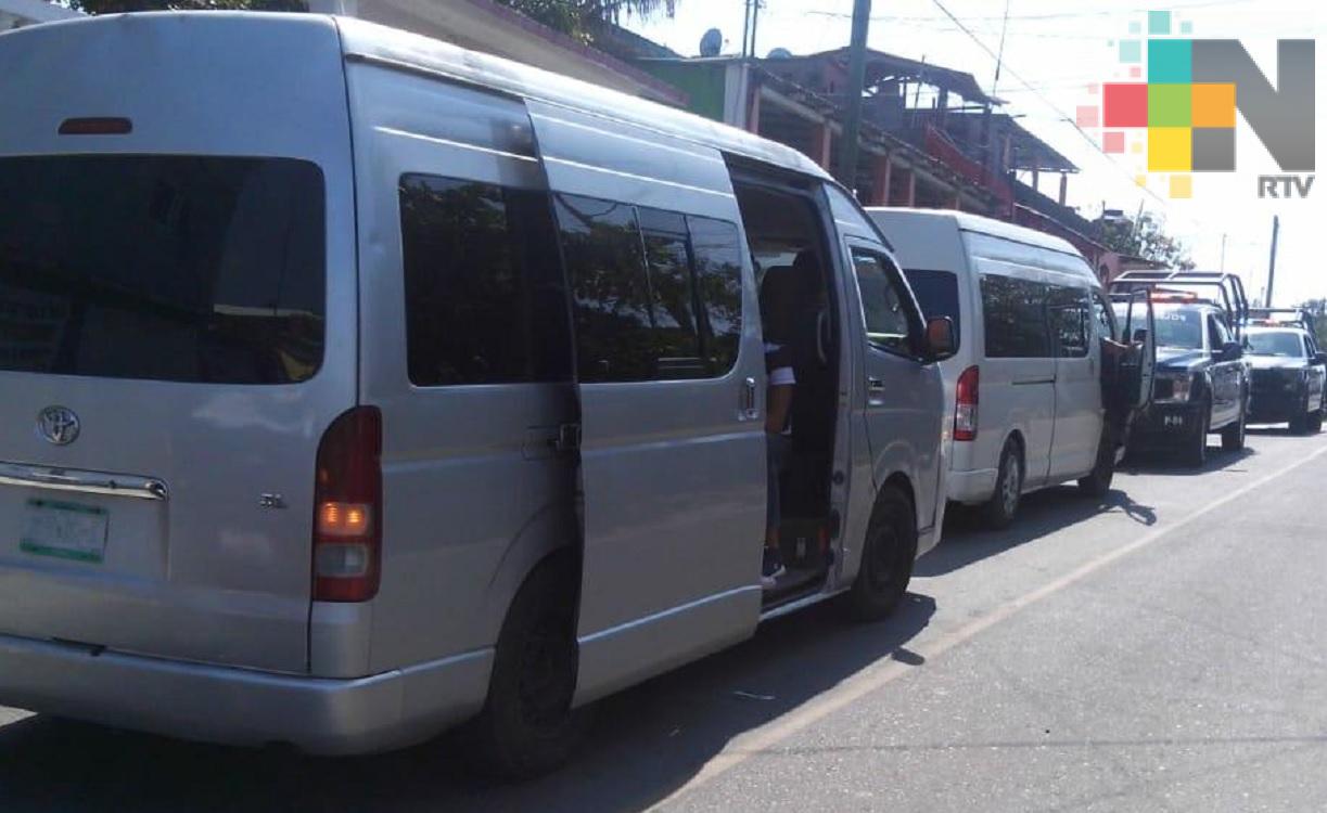 Semar asegura a 30 personas de origen centroamericano en el municipio de Agua Dulce