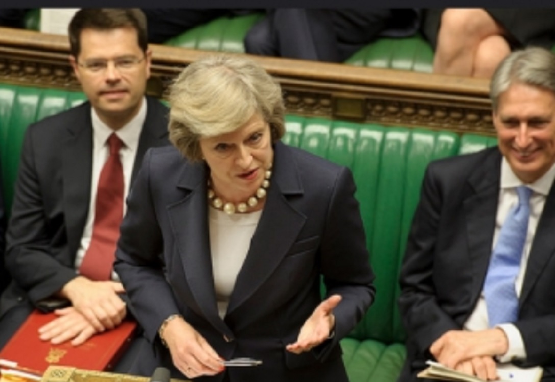 Prórroga de Brexit ayudaría a parlamento a tomar una decisión final: May