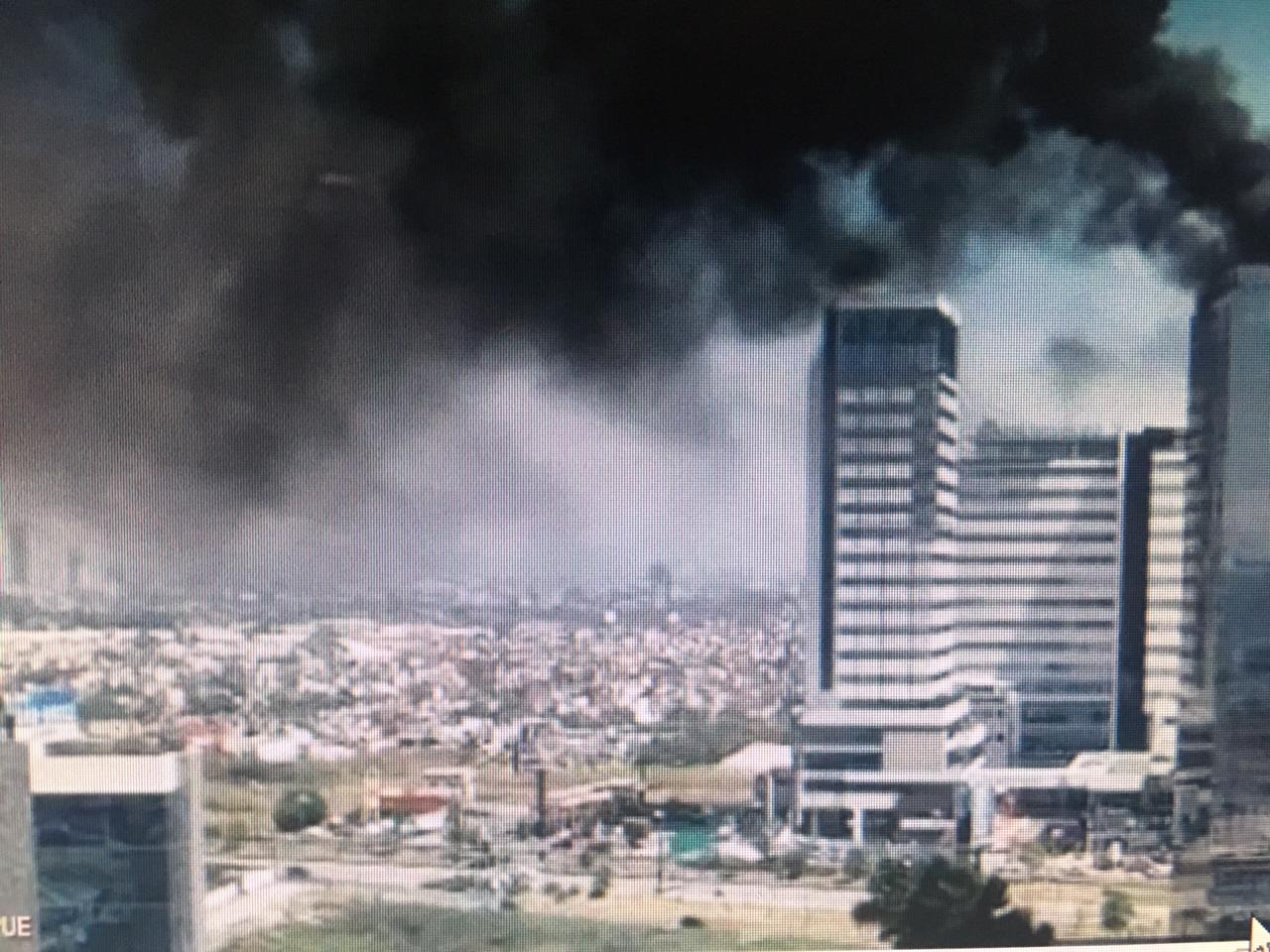 Controlan incendio causado por corto circuito en torre de Puebla 
