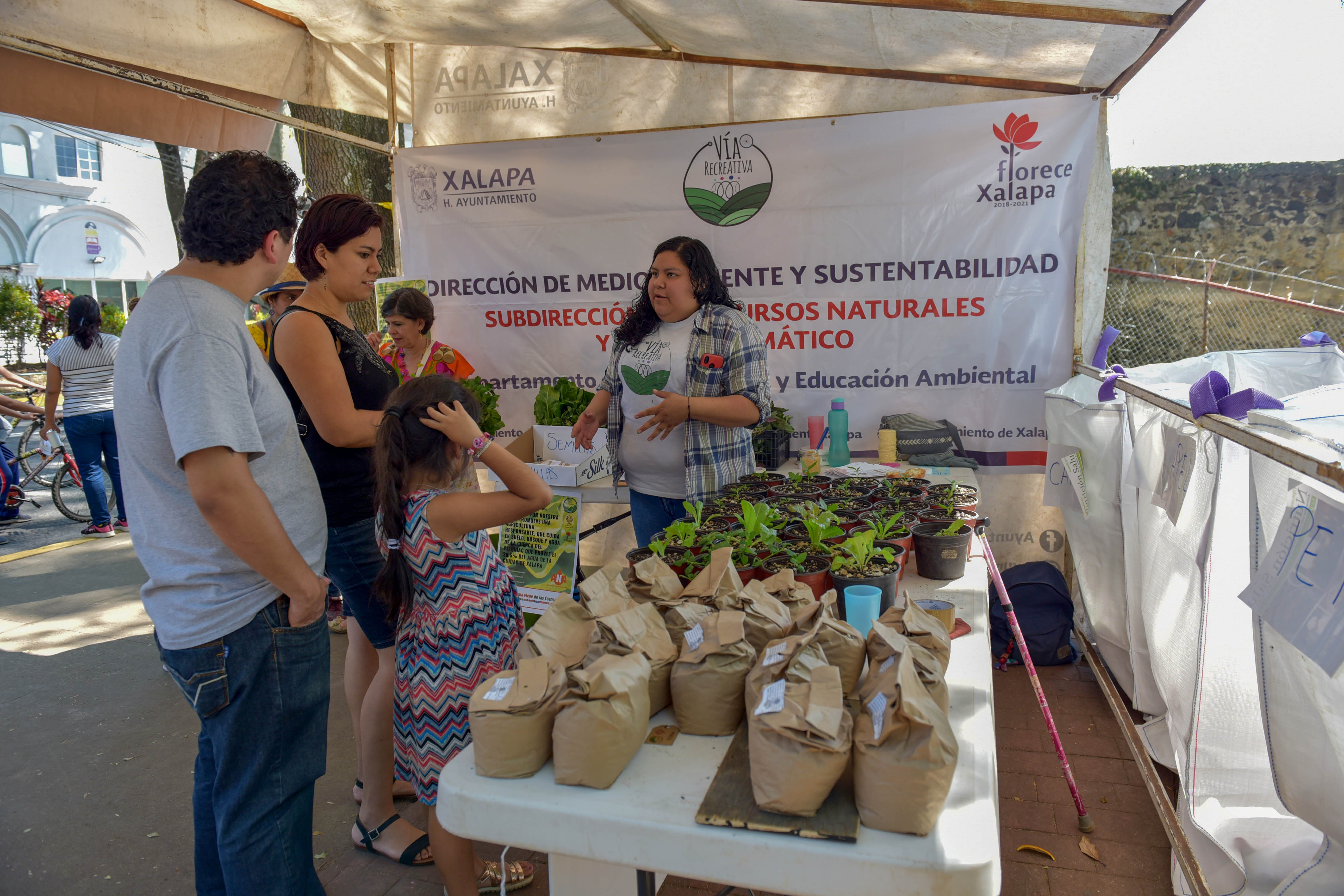 Disfrutan familias la Vía Recreativa; sobresale Trueque Verde