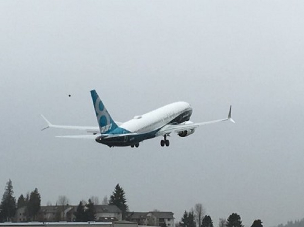 Acciones de Boeing se desploman, más países prohíben vuelos del 737 MAX