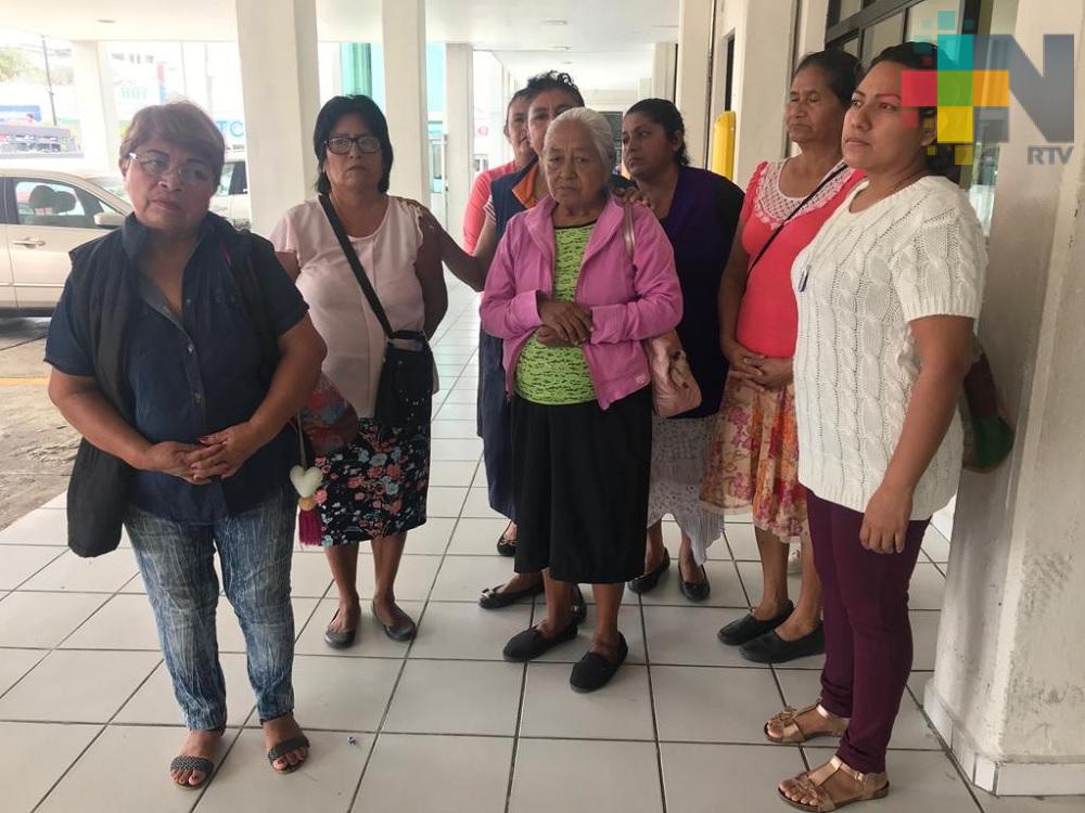 Vecinas de la colonia Morelos exigen sofoquen incendio en exbasurero de Coatzacoalcos