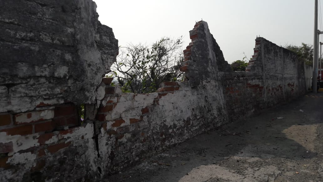 A punto de caer barda del zoológico de Veracruz