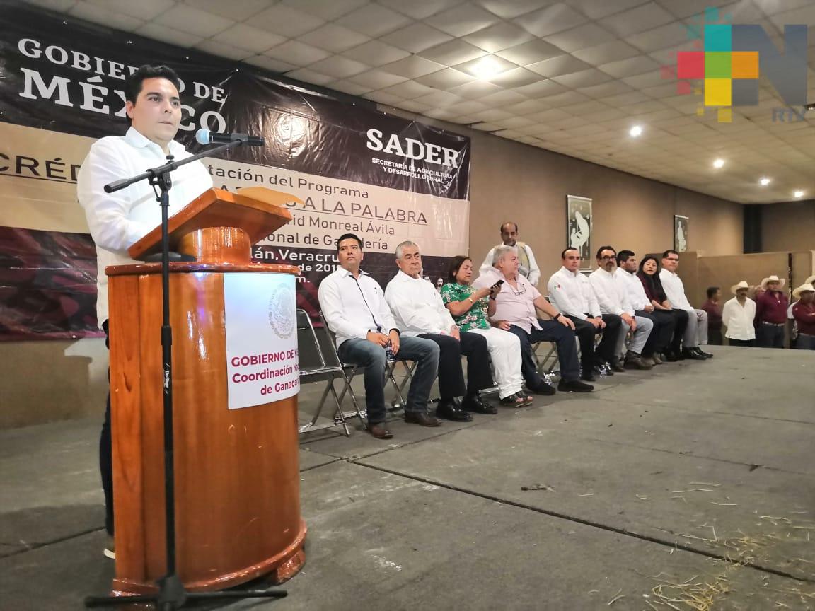 Presentan Crédito Ganadero a la Palabra en Minatitlán