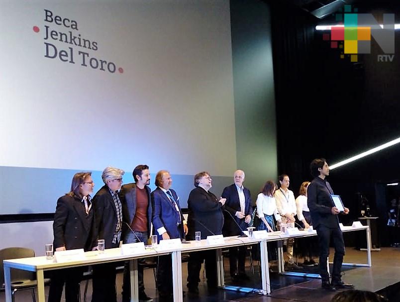 Entregó Guillermo del Toro becas a jóvenes cineastas mexicanos