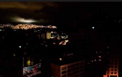 Apagón en Venezuela paraliza escuelas, hospitales y jornada laboral