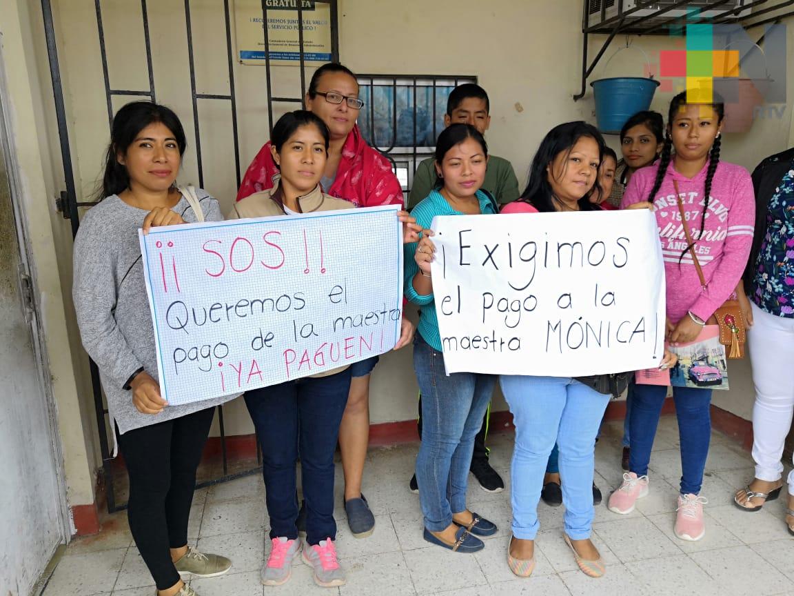 Padres de familia piden se paguen salarios a docente de escuela, en Coatzacoalcos