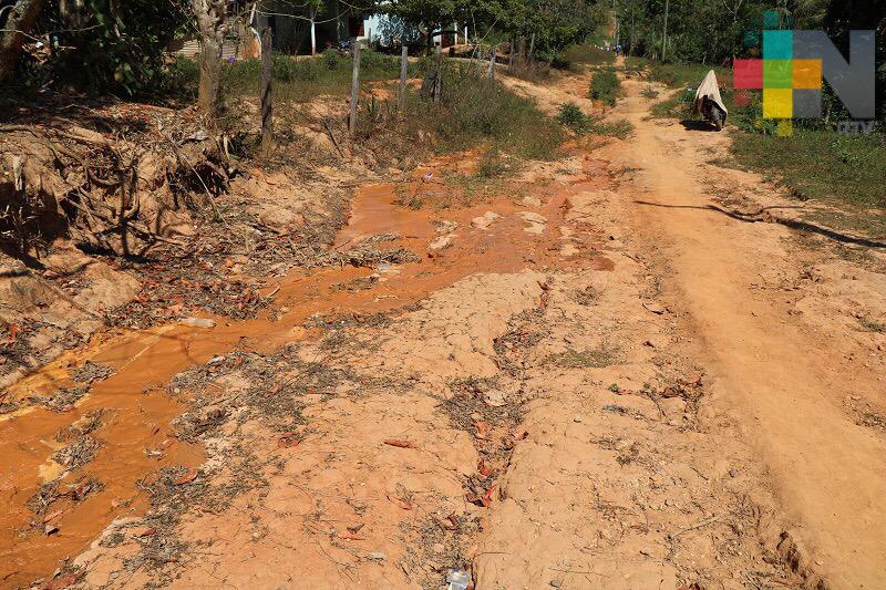 Inconcluso sistema de agua potable y drenaje en Boca del Monte
