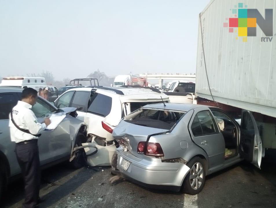 Carambola de 30 vehículos en la carretera Cardel-Veracruz