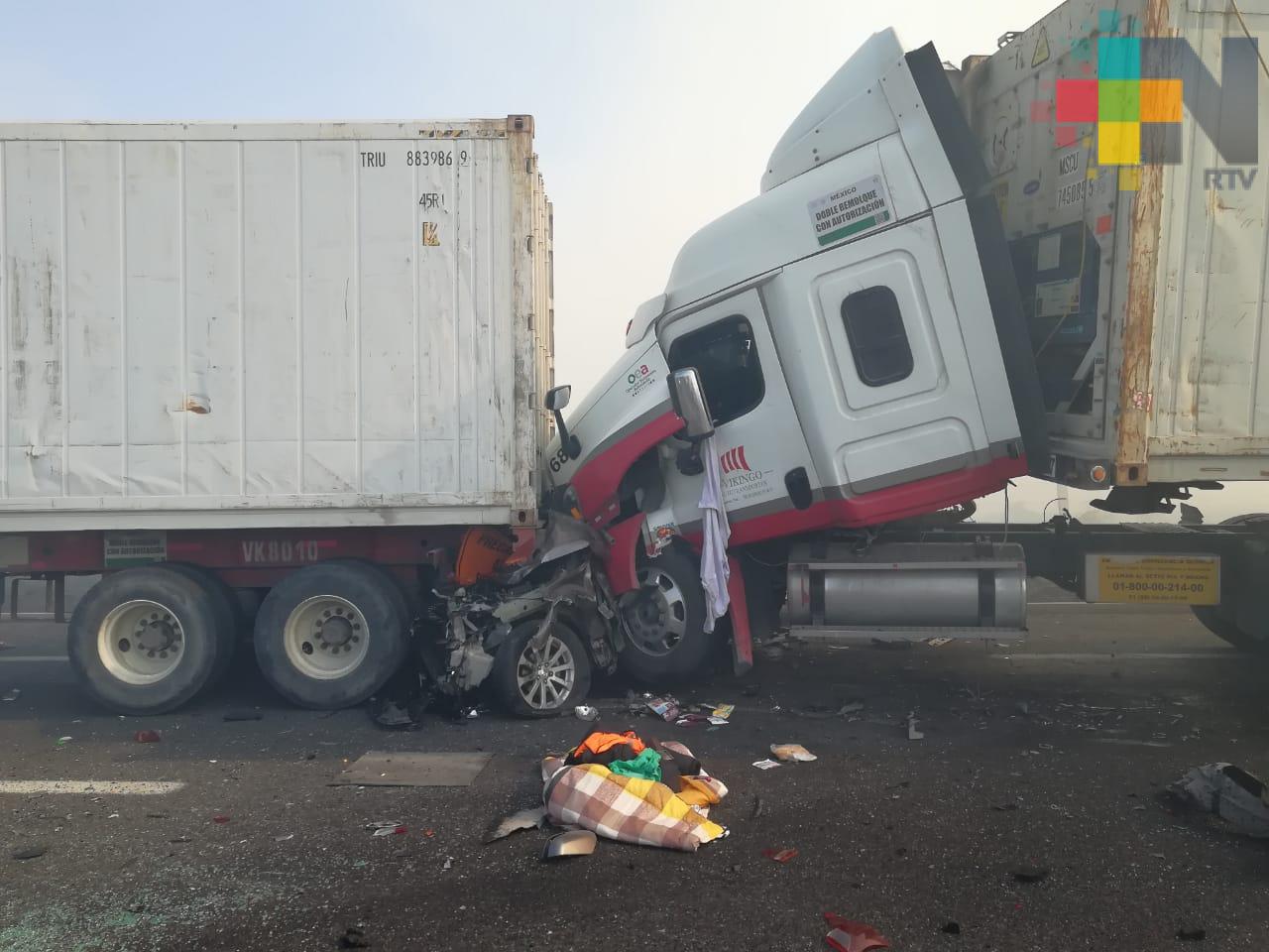 Aumenta a seis personas fallecidas por accidente carretero en libramiento de Cardel