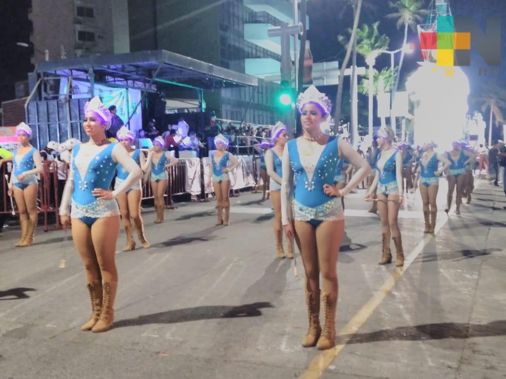 Disfrutan familias del cuarto desfile del Carnaval de Veracruz 2019
