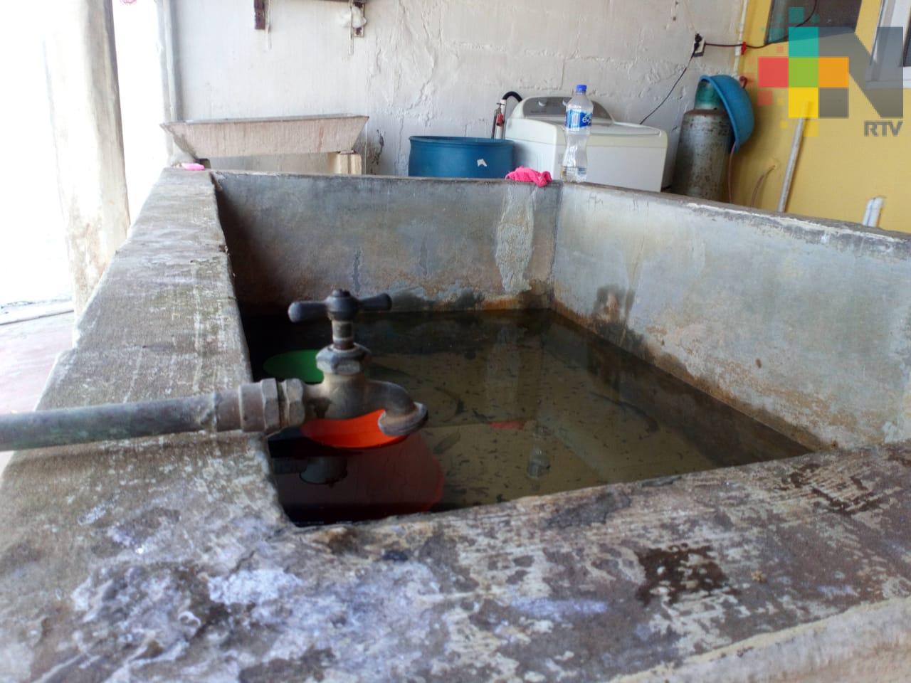 Desde hace 5 días carecen de agua potable en colonia Benito Juárez de Coatzacoalcos